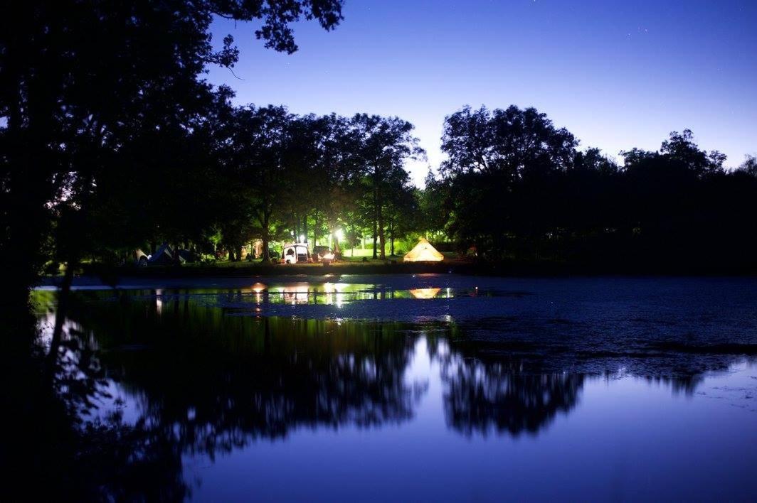 Camping Etang Du Camp Senergues Exterior foto