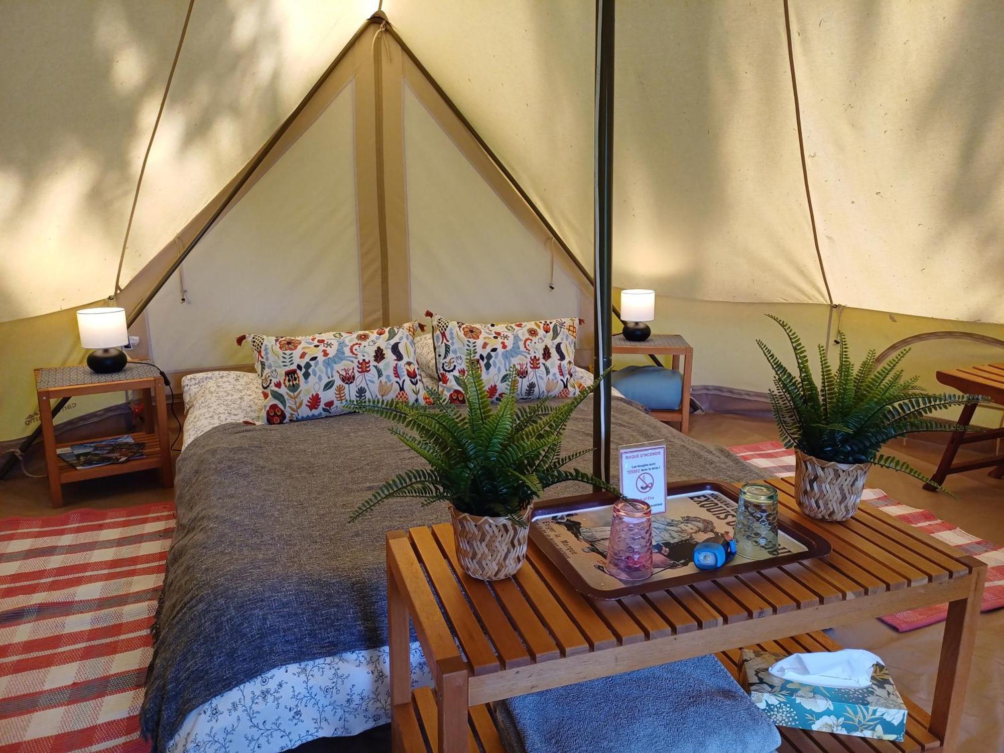 Camping Etang Du Camp Senergues Exterior foto